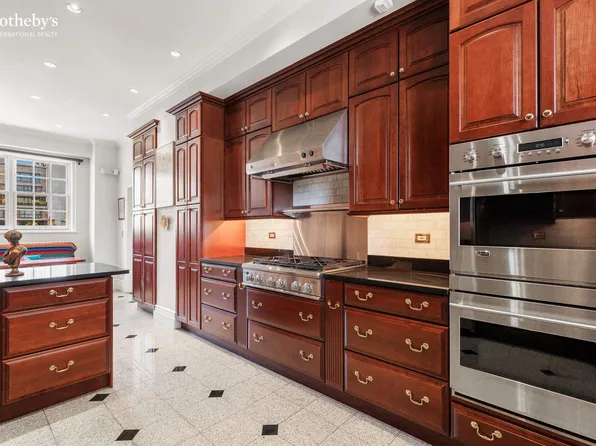 1021 Park Avenue image 7 of 10