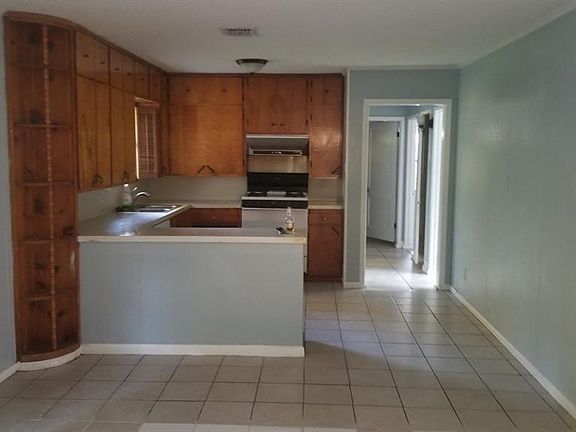 2nd image of 1013 Mobile Dr