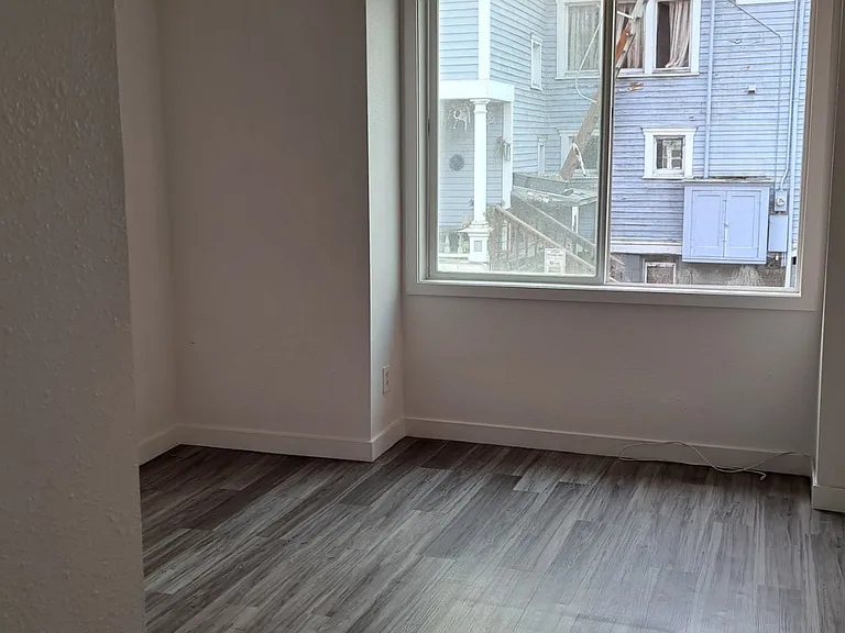 115 SE 6th St #102 — Photo 3