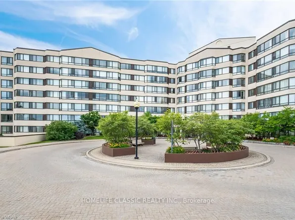 1001 Cedarglen Gate #617, Mississauga, ON L5C 4R2