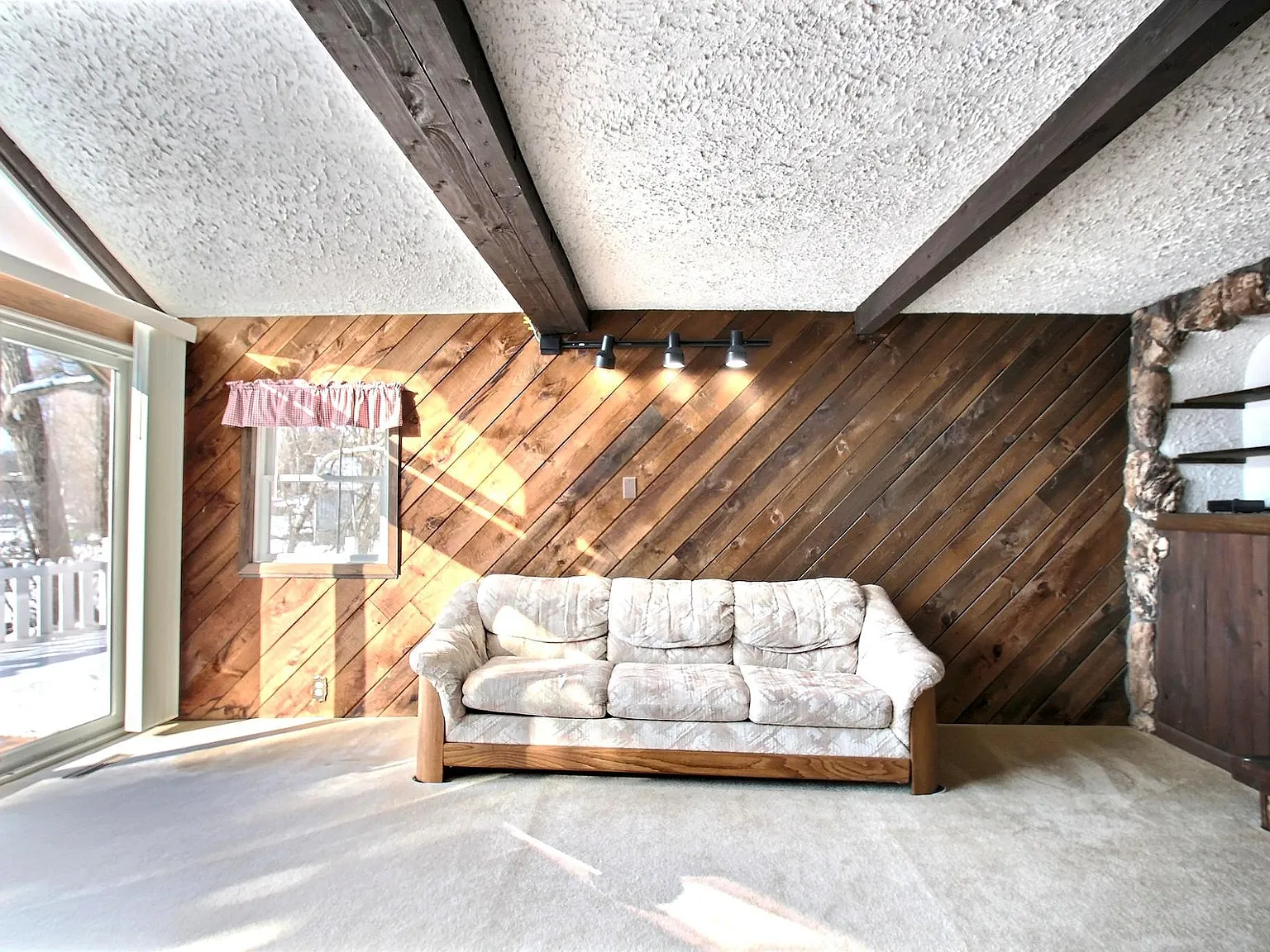 3 bed, 1200 sqft, $3,000 — Photo 3