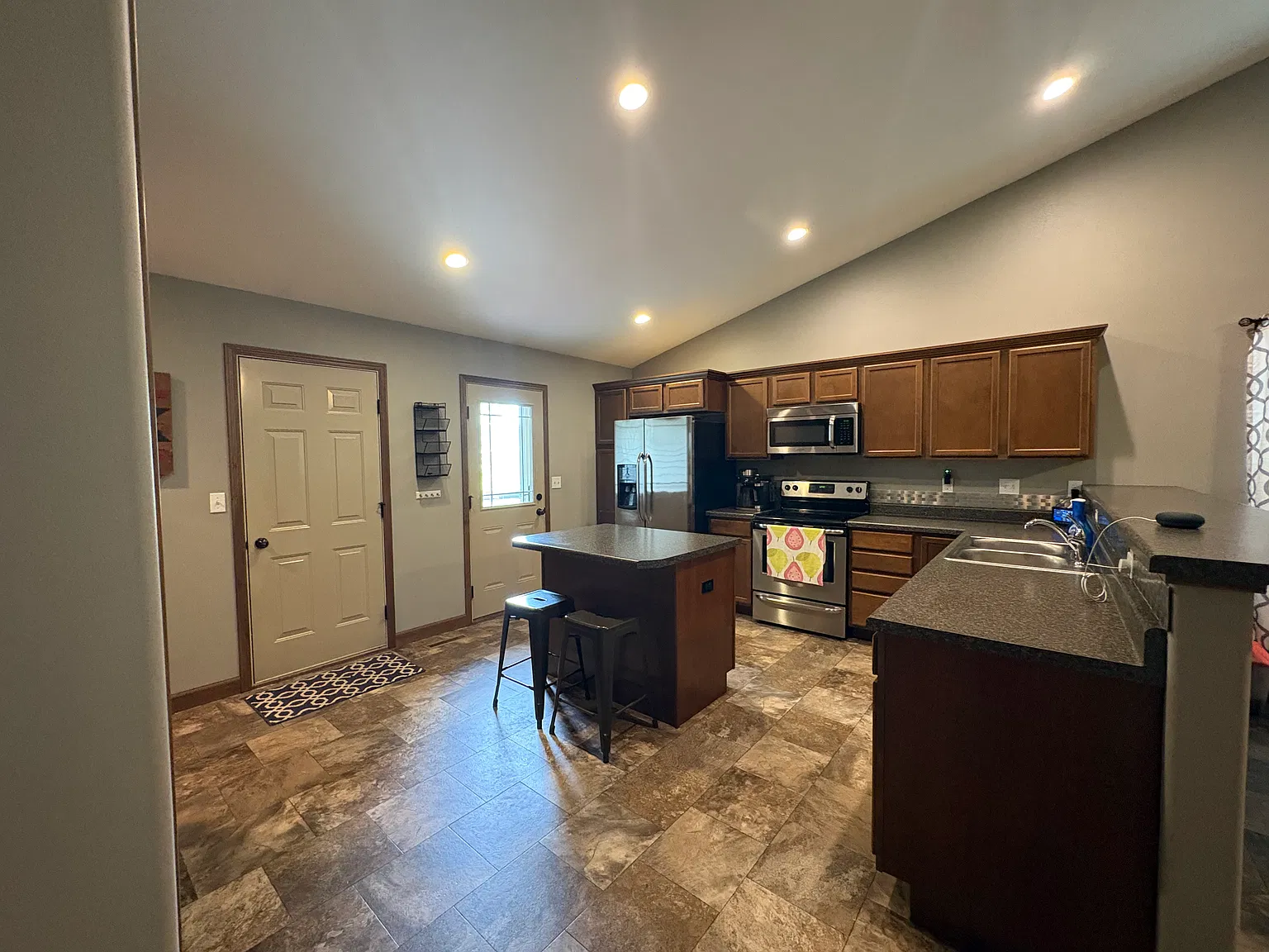 3 bed, 1774 sqft, $2,750 — Photo 4