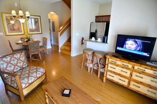 RP4T3316CA-living-area-flat-screen-tv