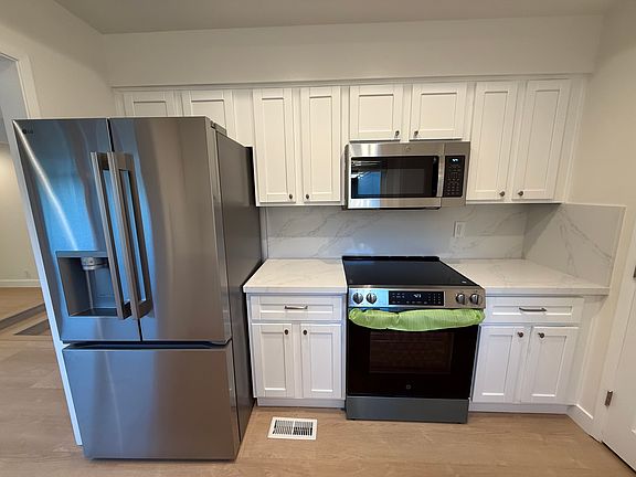 5th image of 6583 Crown Blvd