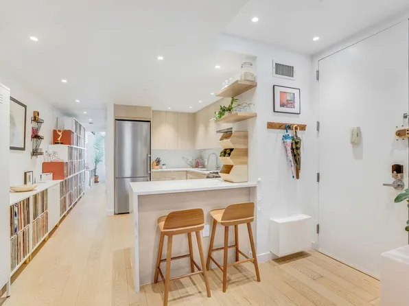 192 Spencer Street 1E image 3 of 13