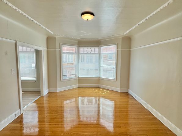 950 Bay St APT 4