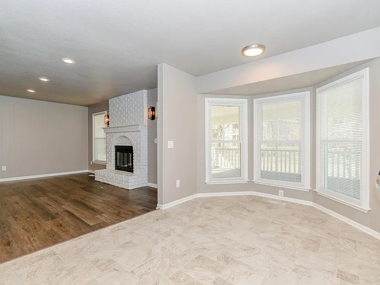 100 NE 101st Pl — Photo 7