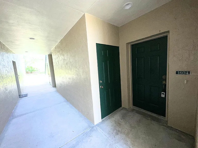 1604 Eagle Pond Dr — Photo 2