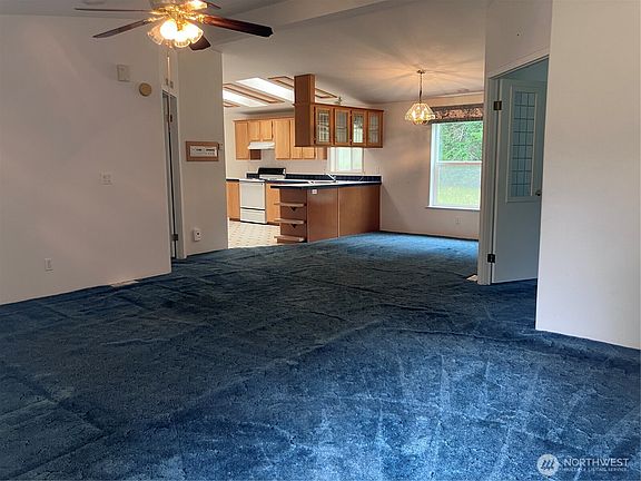 4th image of 20 W Bridlewood Court