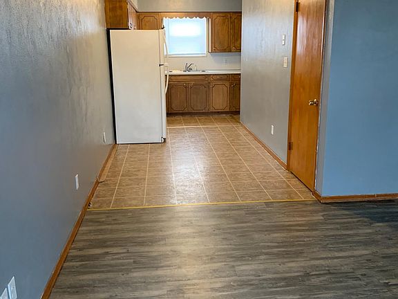 2nd image of 713 Oak St APT 4