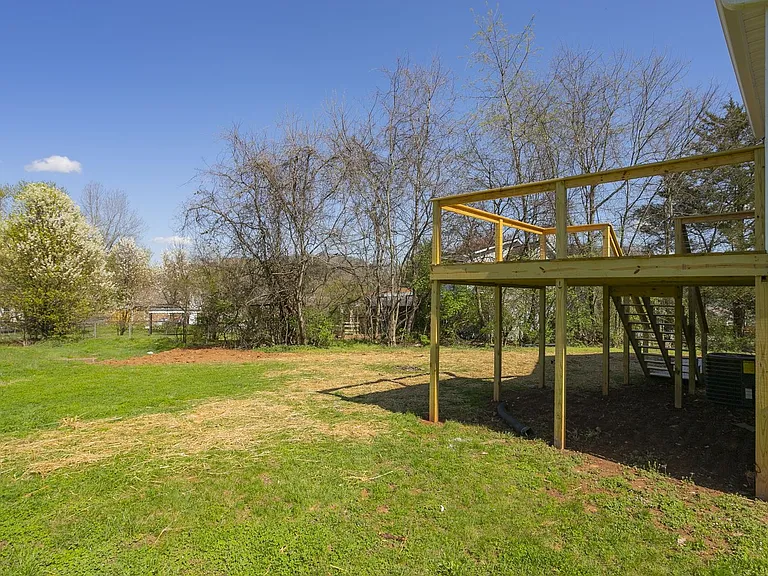 1608 Autumn Ridge Dr — Photo 23