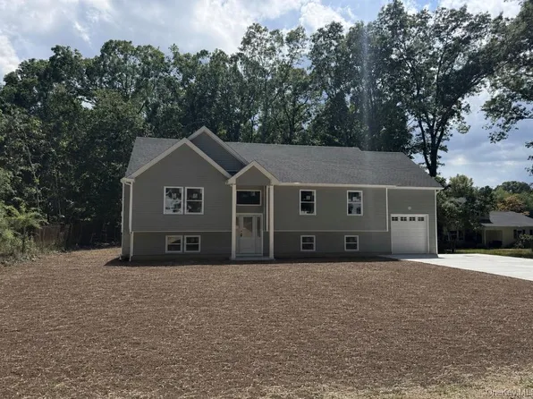 6 Scout Trail, Ridge, NY 11961