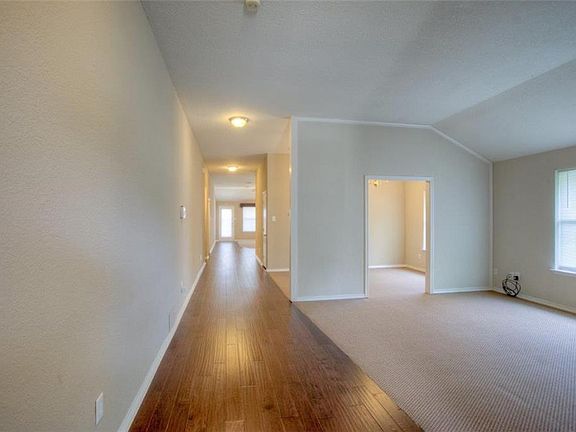 3rd image of 3428 Briargrove Ln