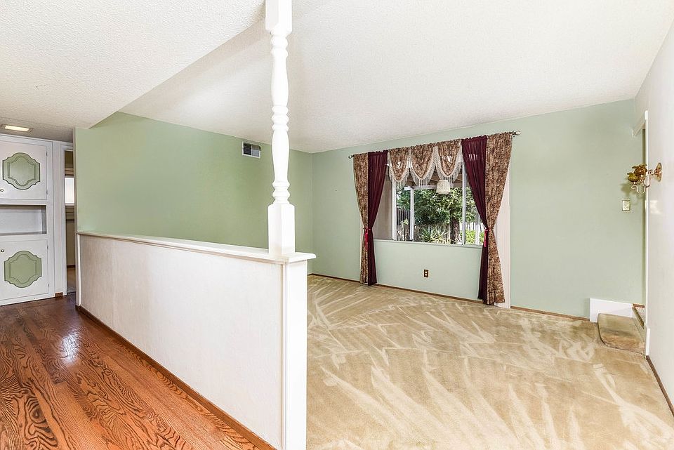 2nd image of 1874 Larkspur Ct