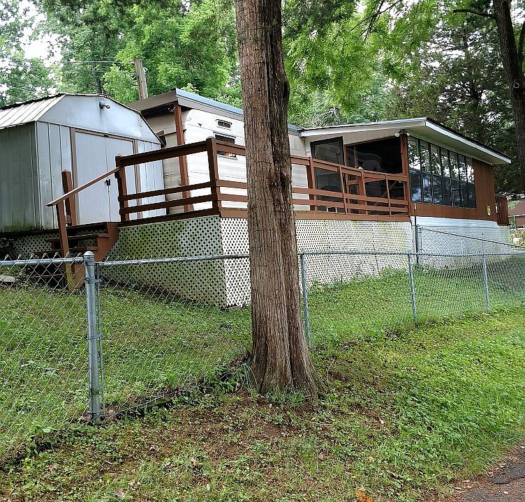 fenced yard, shed, deck