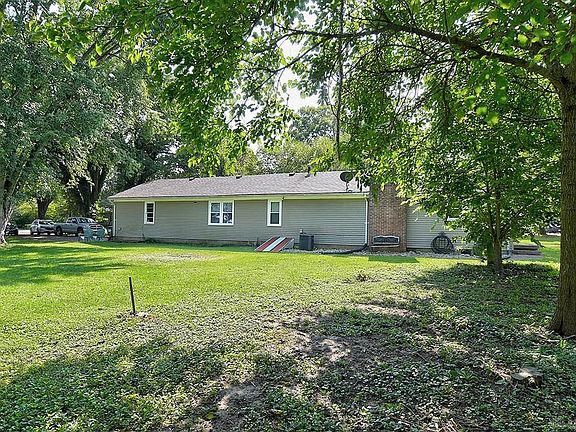 3rd image of 7766 Lyn Dr