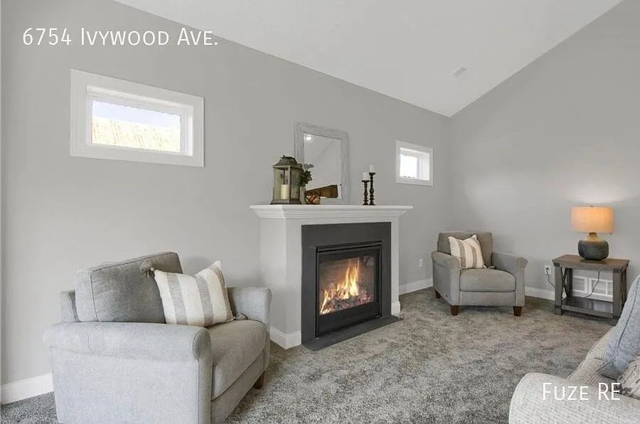 1 Level Living - Newer Built — Photo 4