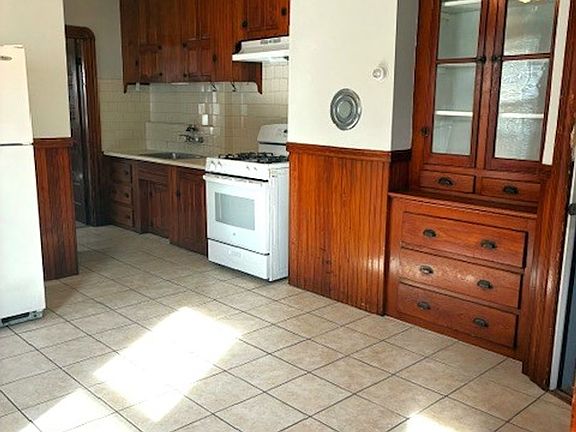 2nd image of 198 Davis St #3W