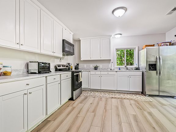 3rd image of 131 Price Ln.