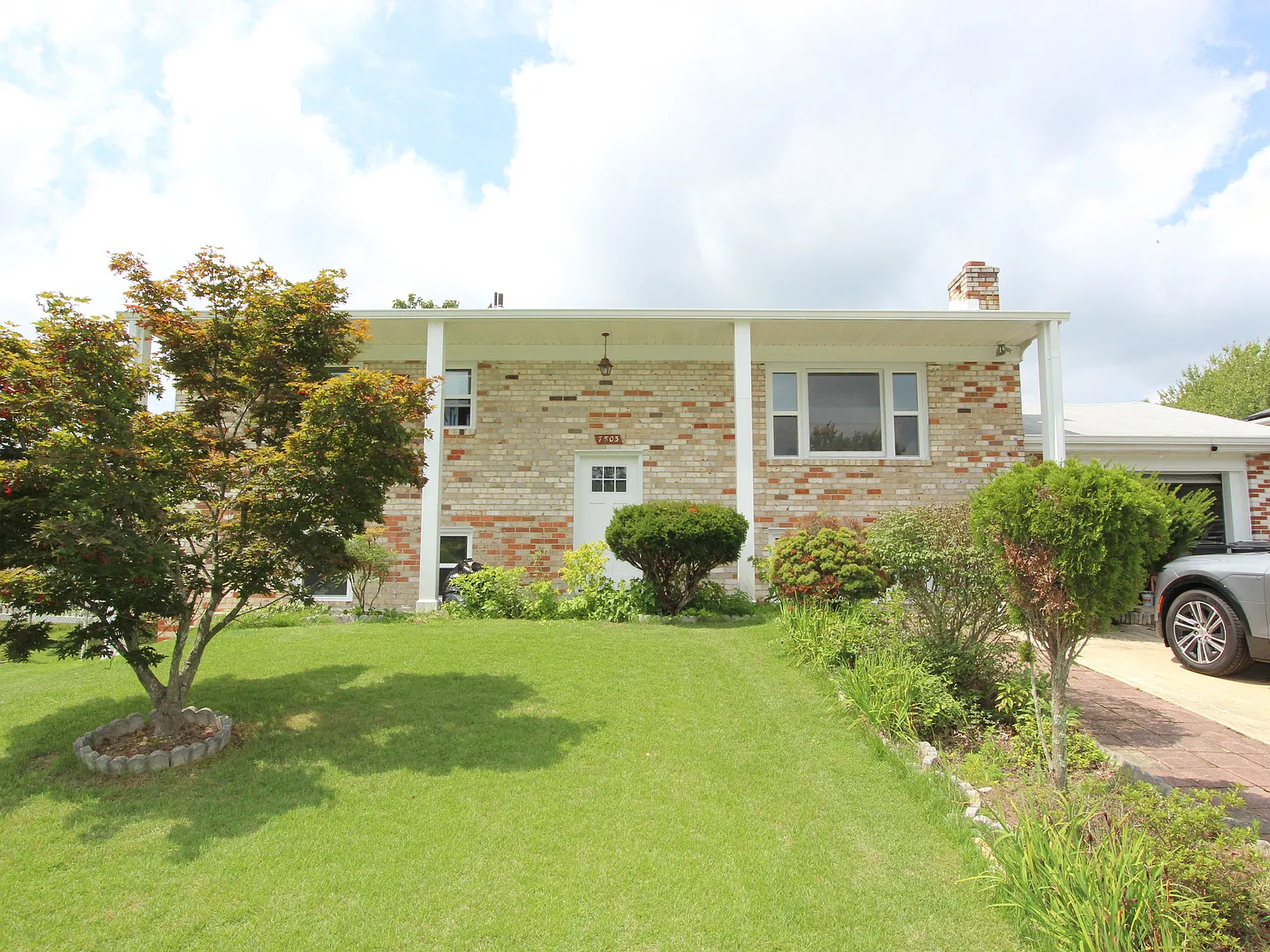 4 bed, 1261 sqft, $3,300 — Photo 2