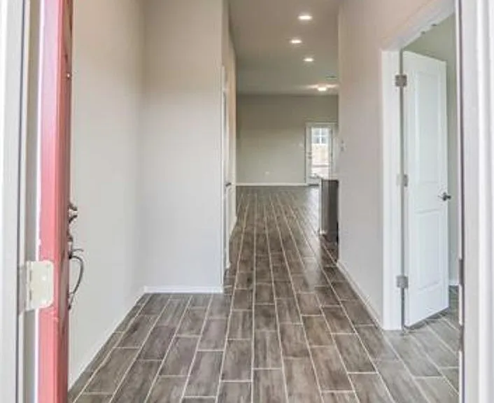 204 Rollingwood Dr — Photo 9