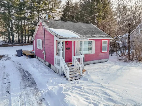 733 Maclaren Ave, Fredericton, NB E3A 3L4