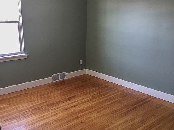 5th image of 10622 124th St NW #5