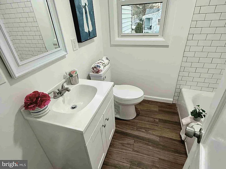 2220 Brunswick Ave — Photo 12