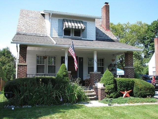 1st image of 207 Elizabeth Ave E