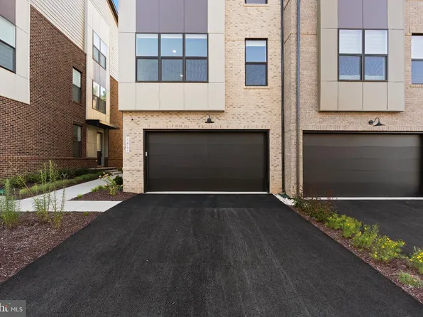 1612 Fellowship Sq, Reston, VA 20190