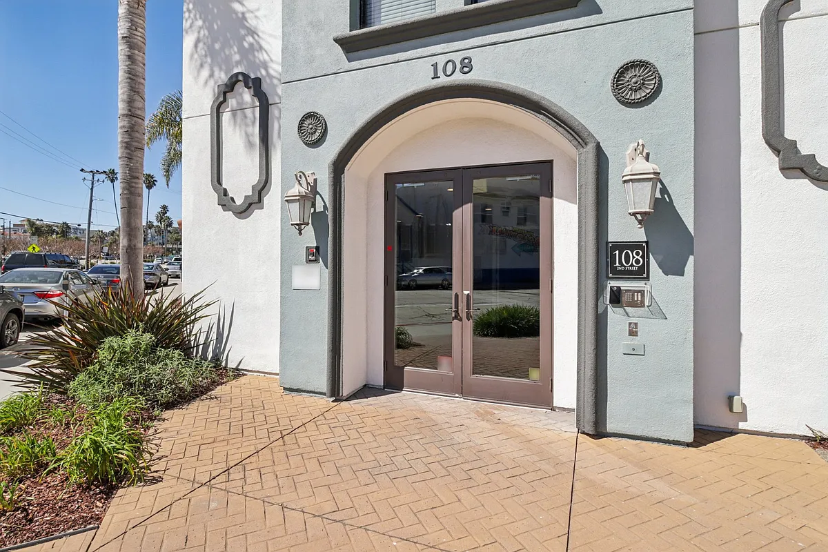 Building Photo - Seaside Studios