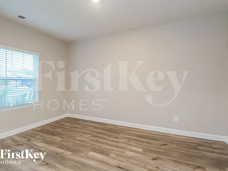 916 Clementine Rd — Photo 15