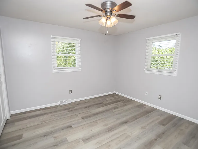 223 Mary Dr — Photo 15