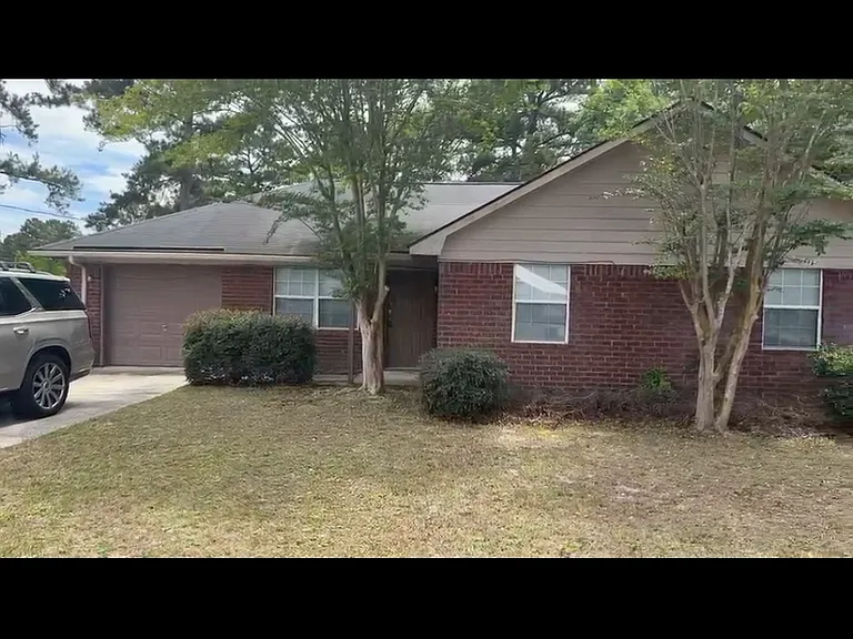 100 Angie St — Photo 1