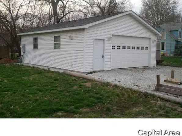 215 S 4th St, Girard, IL 62640