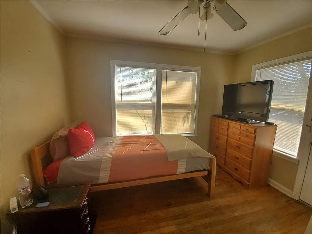 2 bed, 1.0 bath, 800 sqft, $1,500 — Photo 3