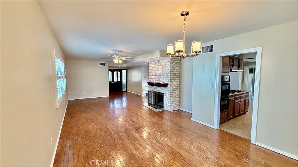 3 bed, 1910 sqft, $5,249 — Photo 3