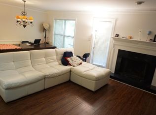 16 Huntington Place Dr, Sandy Springs, GA 30350