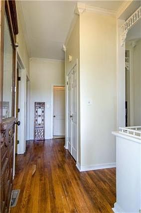 5th image of 107 Oak St