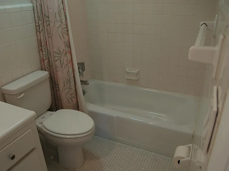 1920 Woodcrest Dr #13 — Photo 16