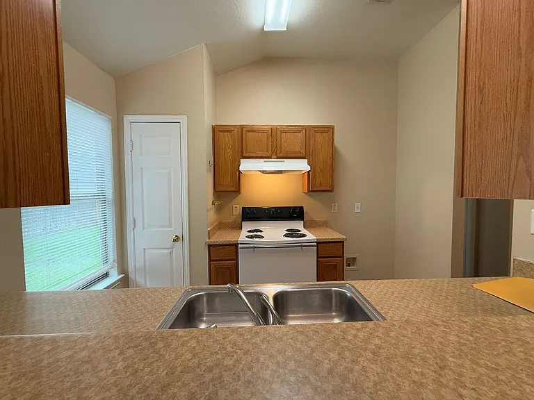 3031 Pine Valley Dr — Photo 6