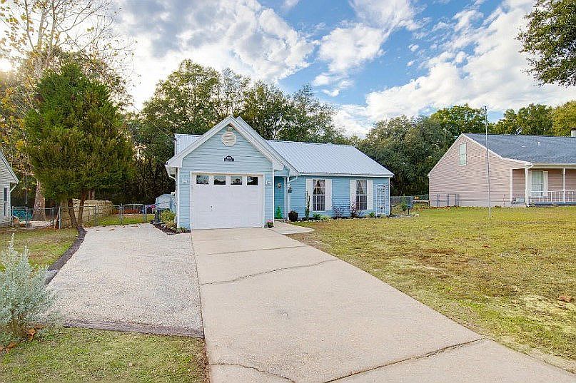 1st image of 2826 Penney Ln
