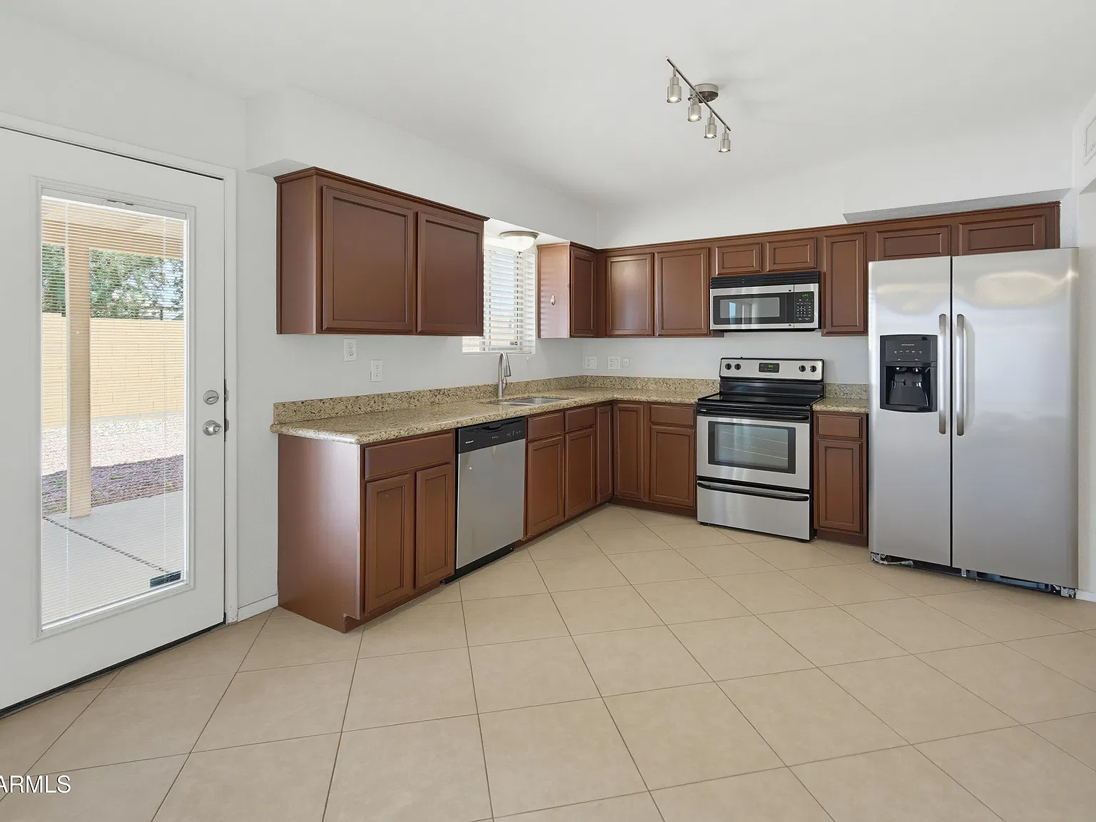 4 bed, 2.0 bath, 1524 sqft, $2,550 — Photo 4