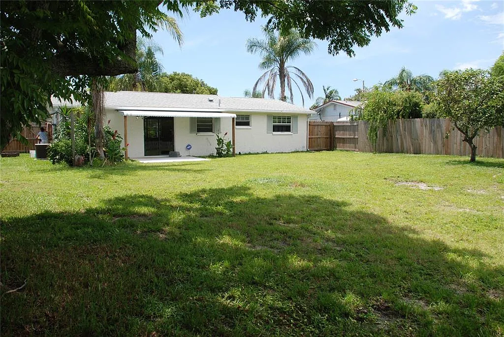 Building Photo - 1624 Springdale Dr