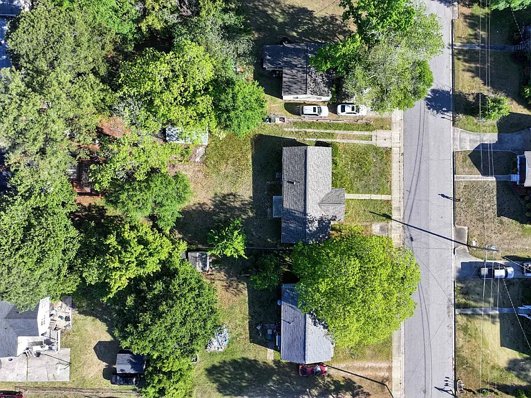 912 E Joyner St — Photo 17