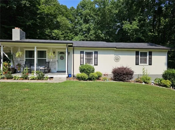 196 Herring St, Mount Airy, NC 27030