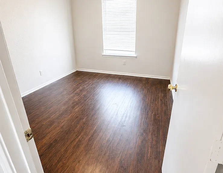 1501 Benttree Dr #D — Photo 8