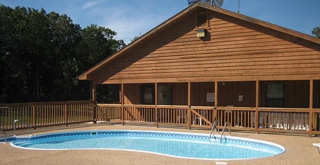 1st image of 100 Fox Hole Ln