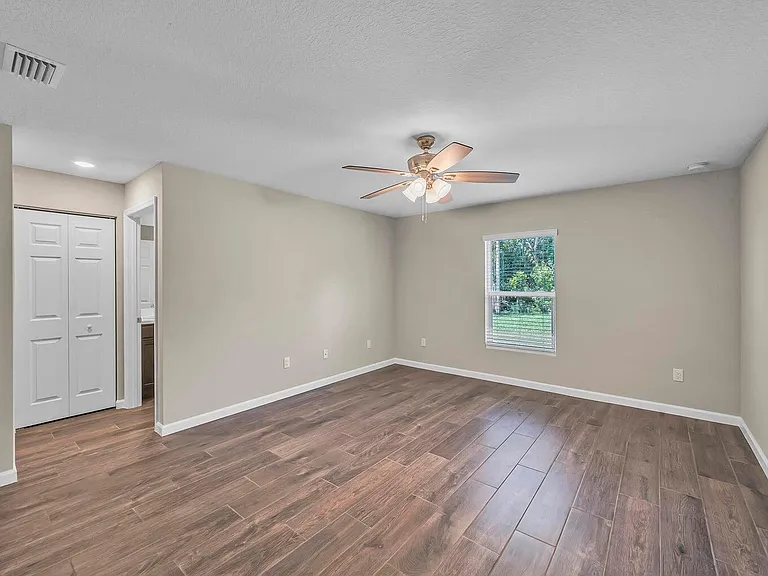 574 NW Bayshore Blvd — Photo 21
