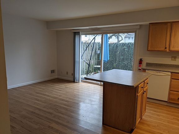 4th image of 3575 Kenbrooke Ct #1